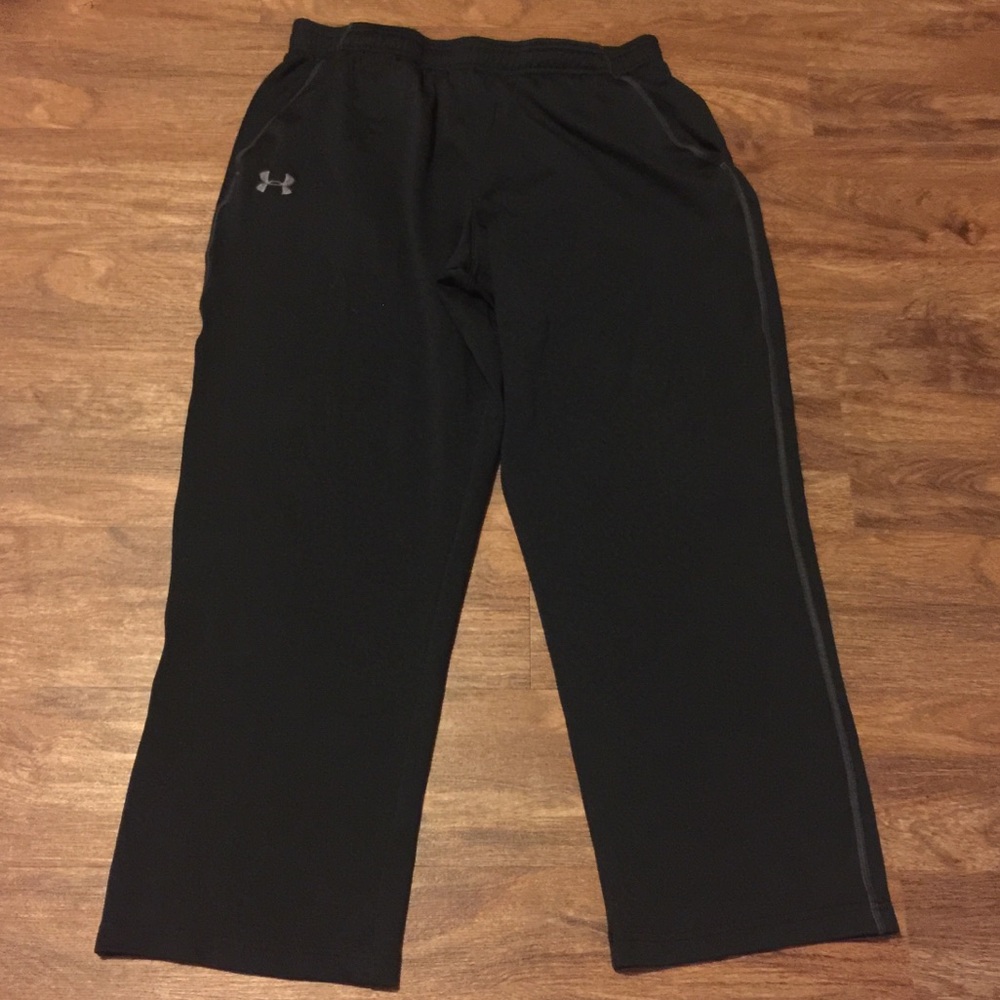 Men’s black sweatpants.